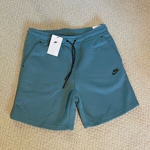 NIKE SPORTSWEAR TECH FLEECE SHORTS SIZE LARGE MINERAL TEAL